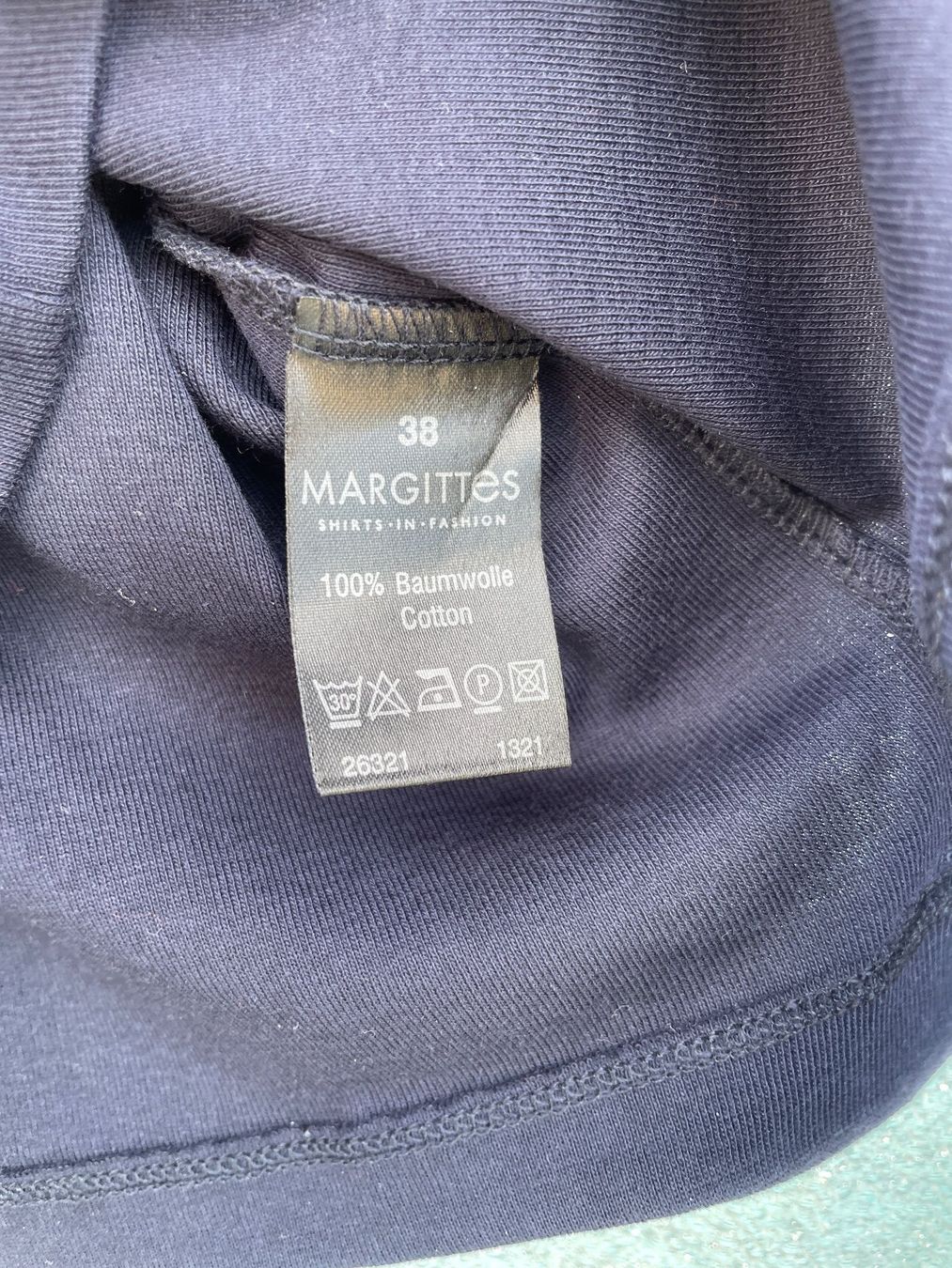 T-shirt: MARGITTES Oberteil / Sweatshirt Gr. 38 Navy – Usato da Frasnacht venduto da GracyStore 2