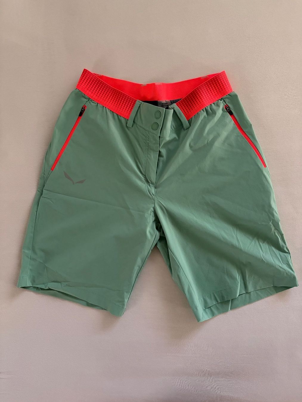 Salewa Pantaloni: Salewa Wanderhose kurz, DE 36 – Usato da Thayngen venduto da Liv-24