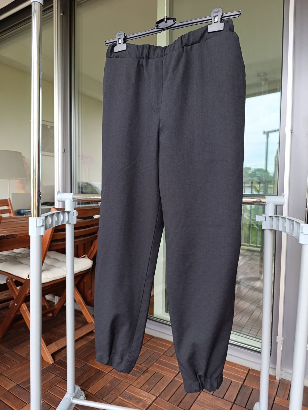 Pantaloni: Damen leichtere schwarze Hose, Gr 40 – Usato da Zürich venduto da VorlonShadow