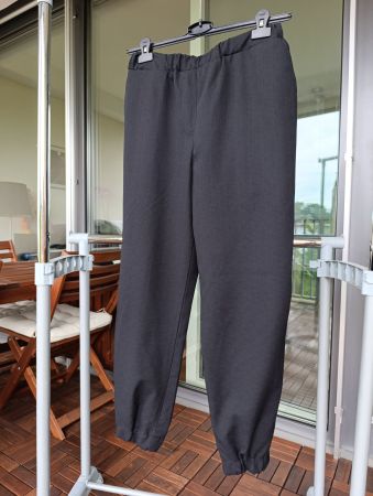 Damen leichtere schwarze Hose, Gr 40