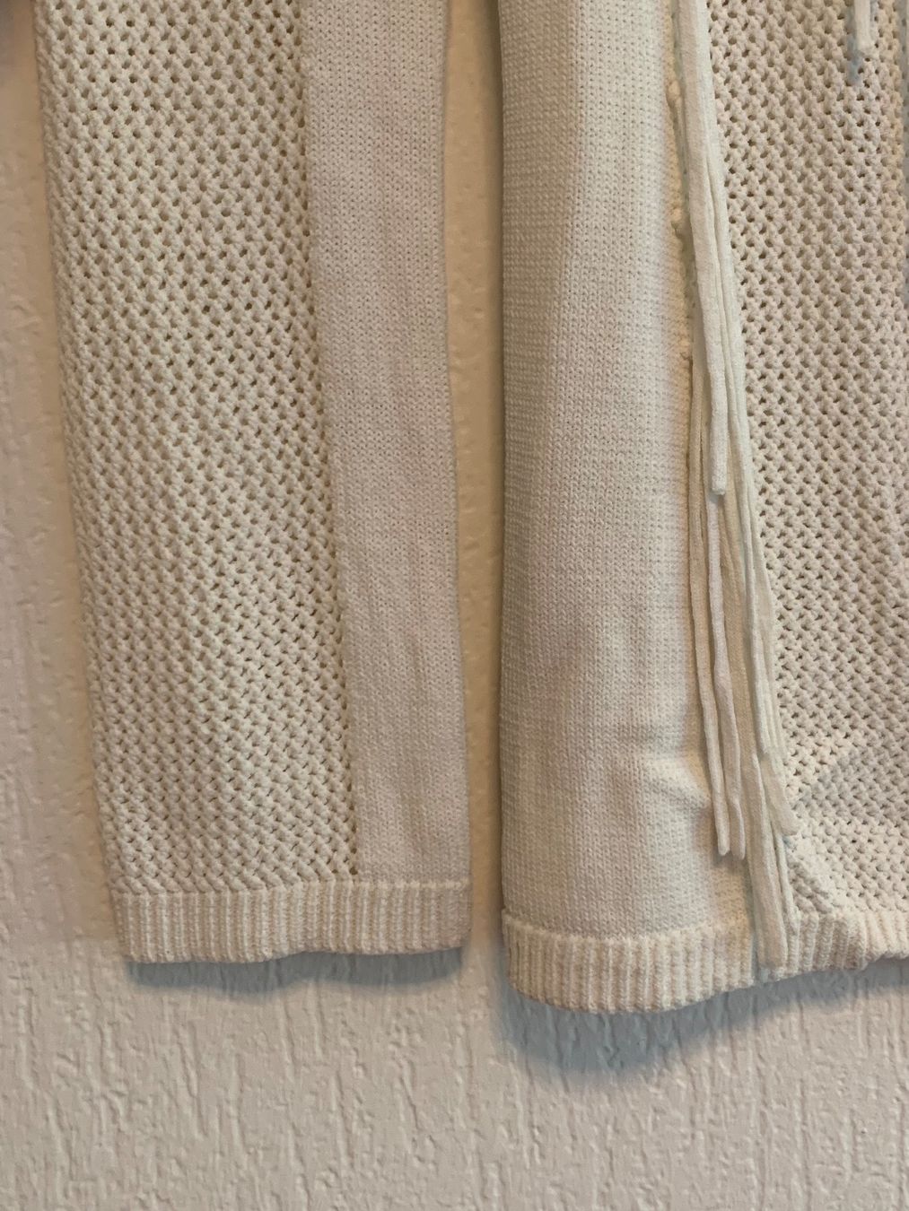 Sandro Tops: Sandro pull blanc à franges (taille 2/M) – D'occasion à Lausanne par Xiaoxi 6
