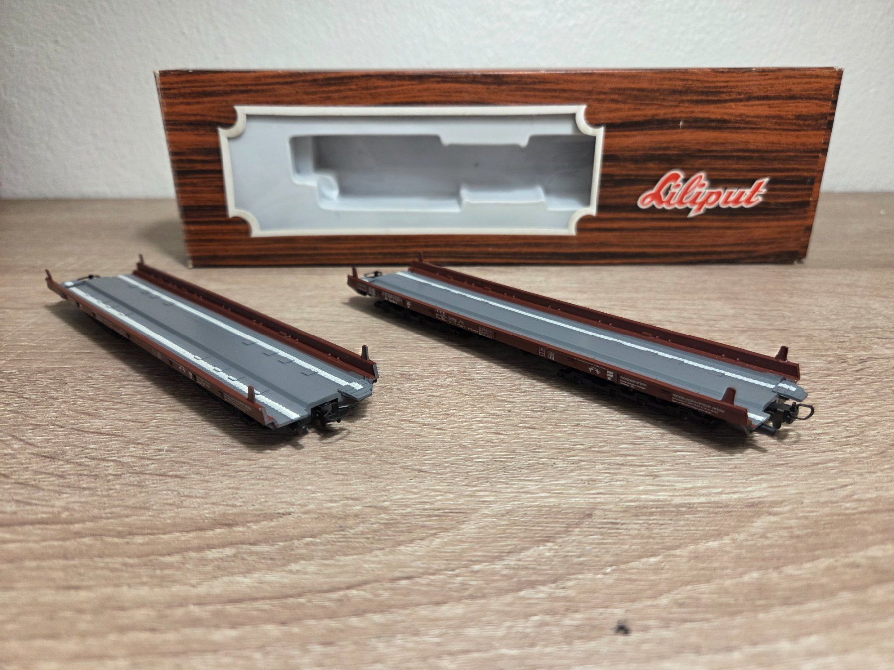 Liliput Modellini di ferrovie: Liliput 200 00 Doppel-Flachwagen DB H0 – Usato da St-Aubin-Sauges venduto da Lo_Go 3