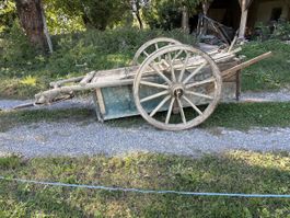 Antiker Handwagen aus Holz mit Eisenrädern gebraucht