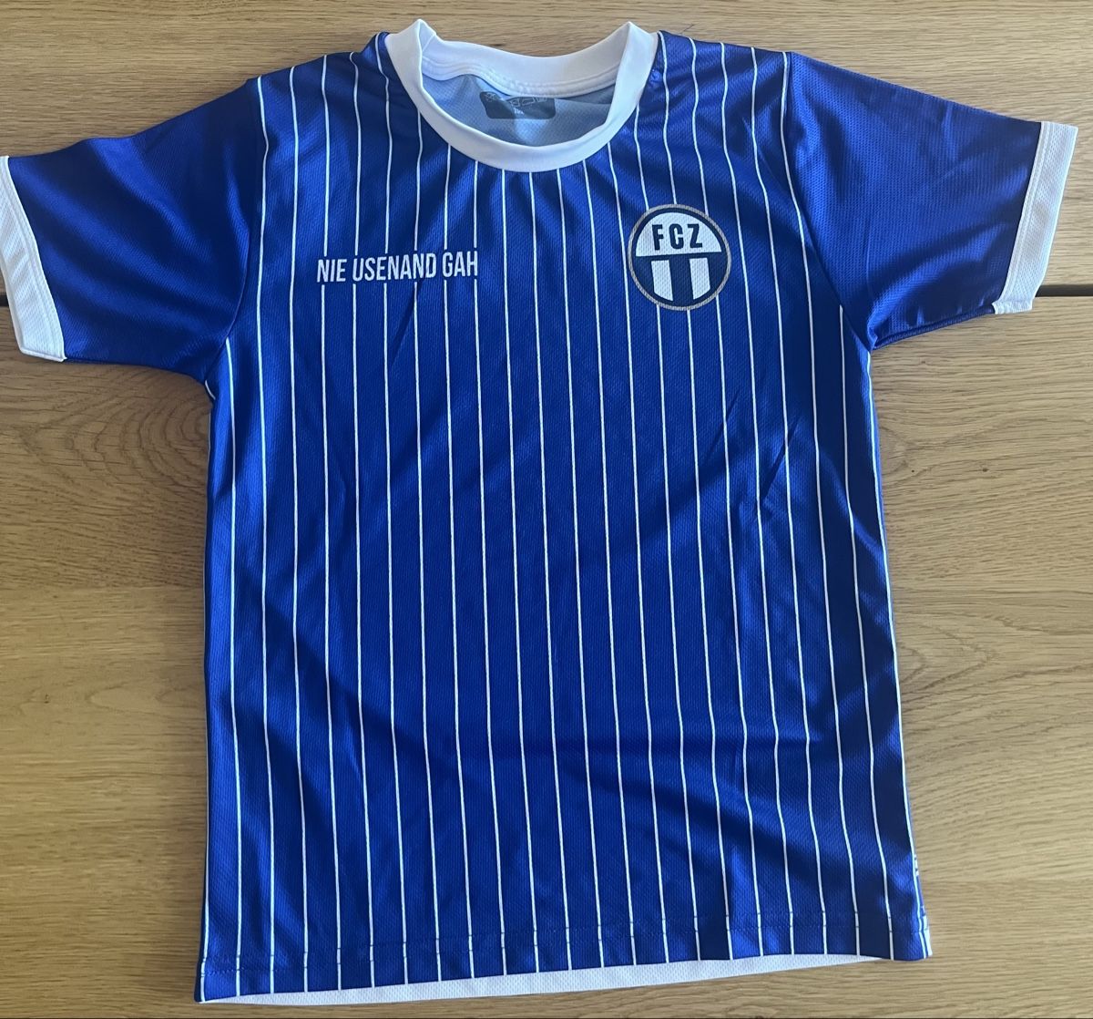 Scarpe, pantaloni & magliette da ginnastica: FCZ Football Trikot Size 152 – Usato da Thalwil venduto da janparuzel