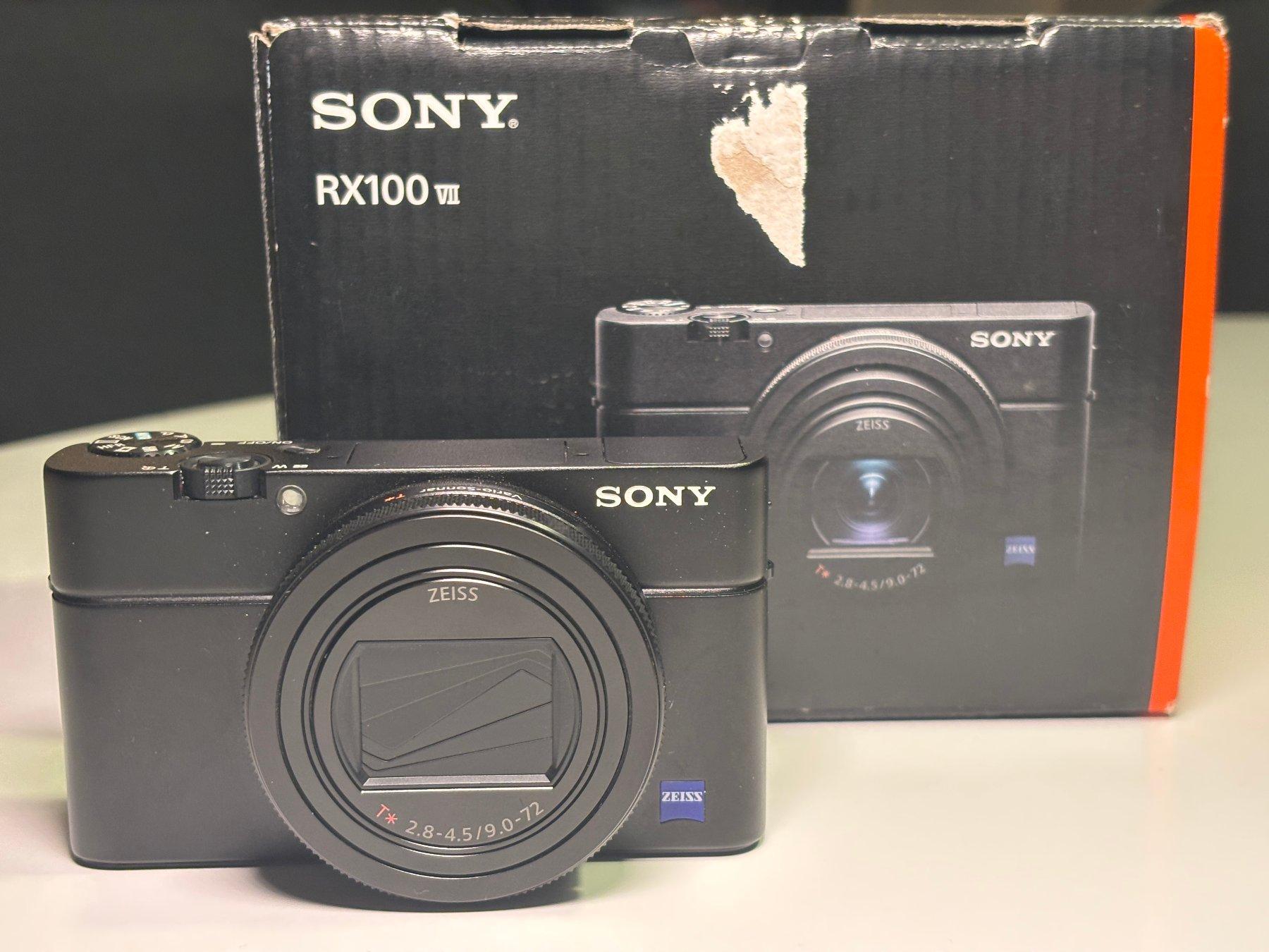 Sony RX100 VII - 2 Akkus - Sony Lederetui LCJ-RXK (Gebraucht) in ...
