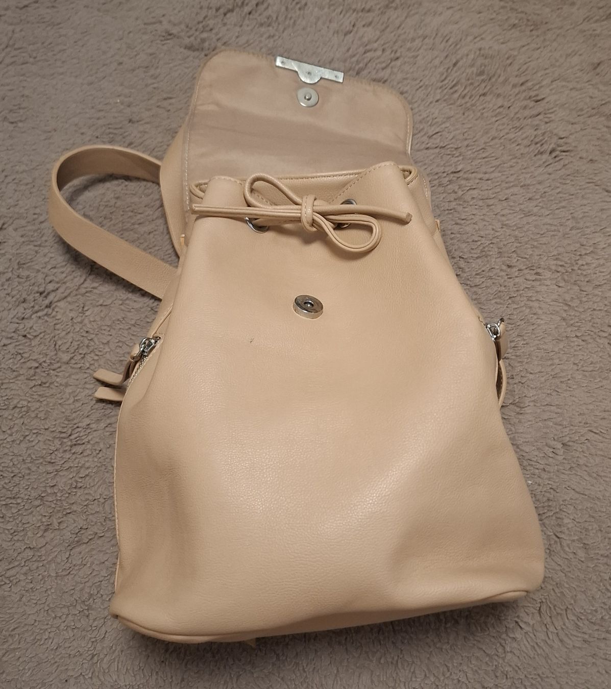Zaini: Pull&Bear Rucksack beige Lederimitat Damen neuwertig – Nuovo (secondo la descrizione) da Glis venduto da len_hd2h 3