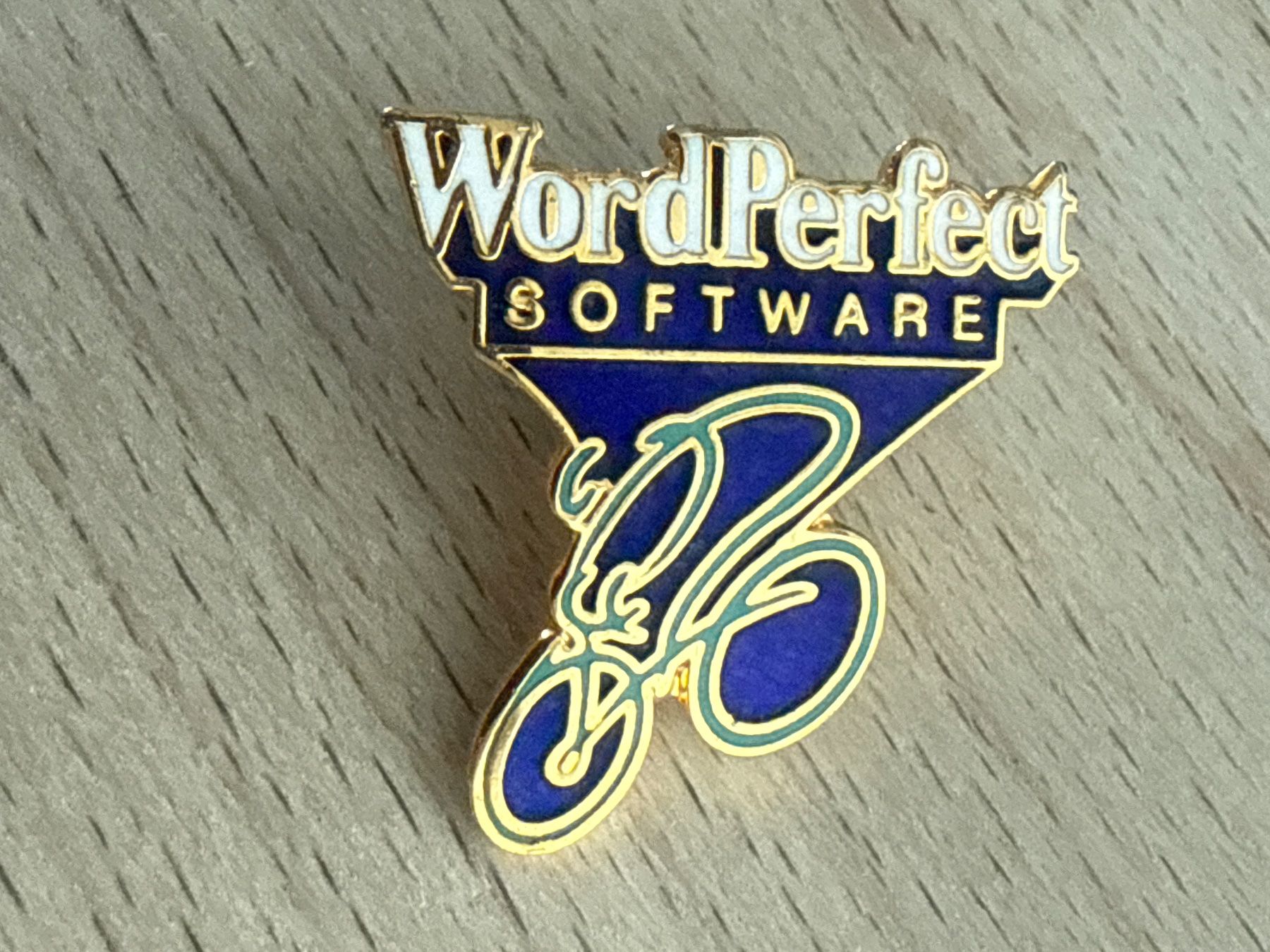 Placchette & Badge: Pin WordPerfect Software – Usato da Glattbrugg venduto da Schweigmatt