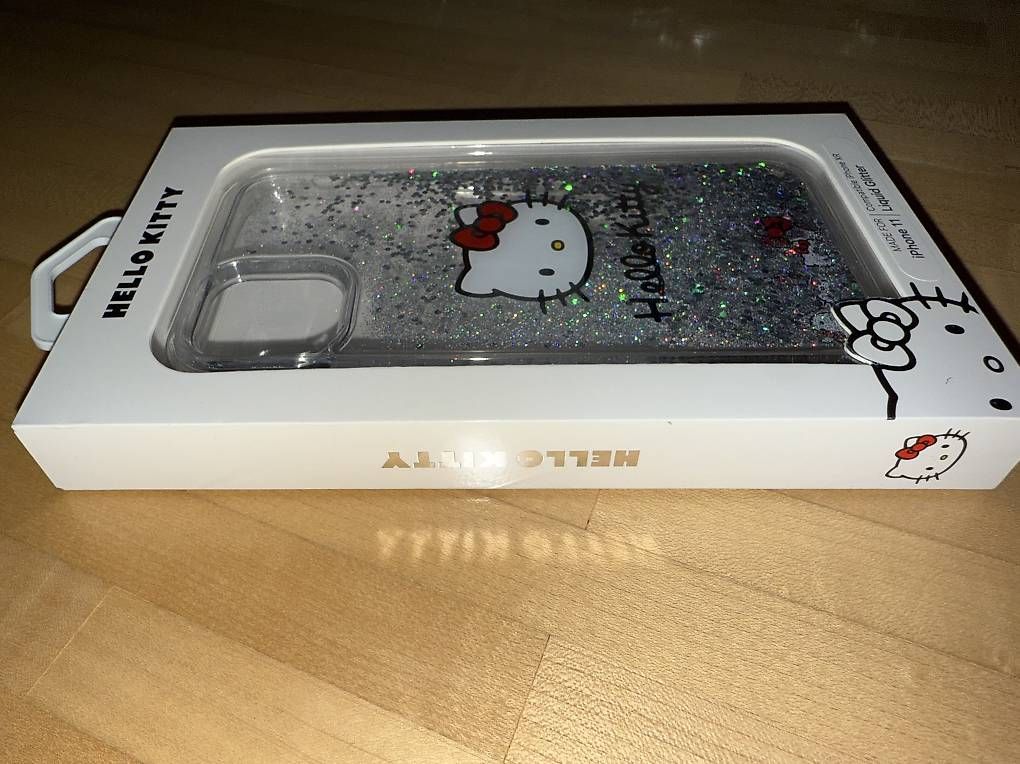 Coques & Protection écran: iPhone 11 / Liquid Glitter HELLO KITTY Hülle Case – Neuf avec emballage d'origine à Buchs AG par Cres3 4