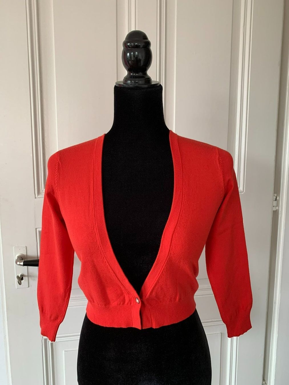 Max Mara Giacche: MAXMARA: Edles rotes Jäcklein mit Glitzerstein-Verschluss, S – Nuovo (secondo la descrizione) da Luzern venduto da paulablue 6