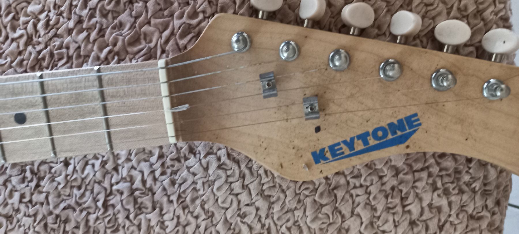 Strumenti musicali: Reise oder Kindergitarre mit eingebautem Verstärker. – Usato da Schaffhausen venduto da raj_f5dm 3