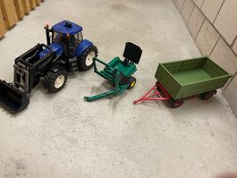 Spielzeug Traktor New Holland mit zwei Anhängern