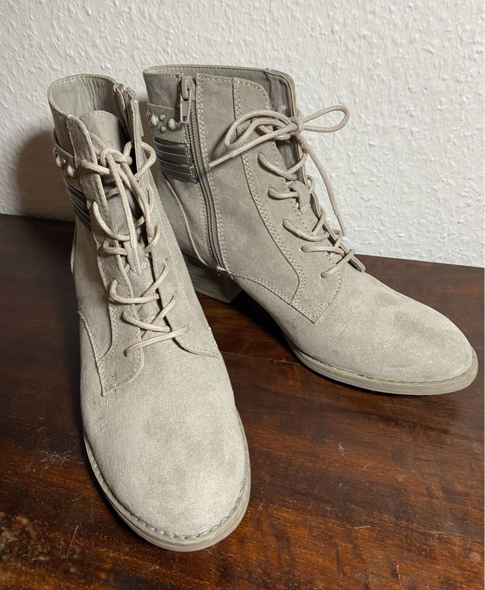 Graceland Scarpe da donna: Stiefeletten Boots mit Perlennieten Gr. 38 hellgrau – Usato da Fislisbach venduto da KolibriSecondhand 1