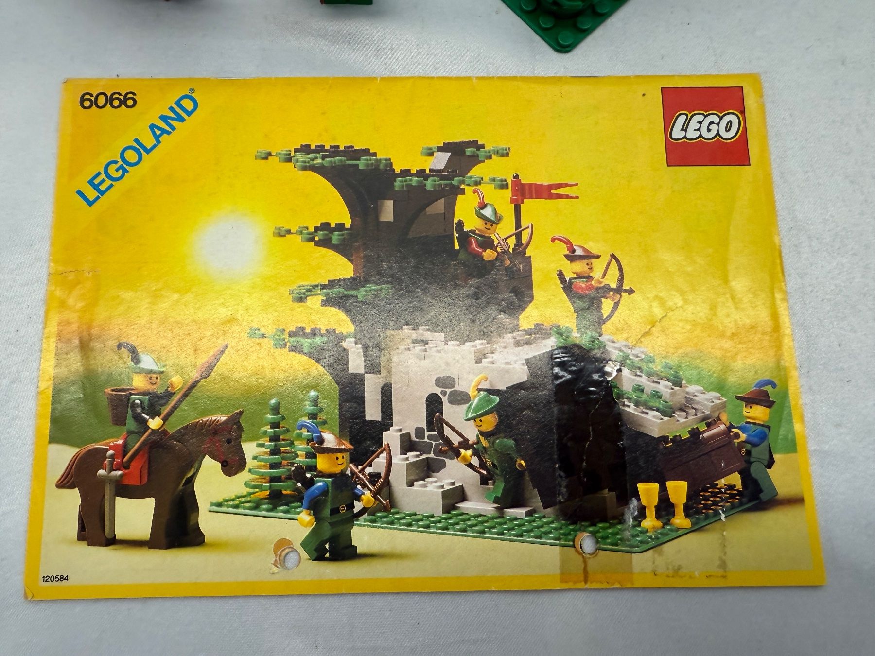 Lego Kit di costruzioni: LEGO Castle 6066 Camouflaged Outpost - Forest Men – Usato da Burgdorf venduto da Pistar 2