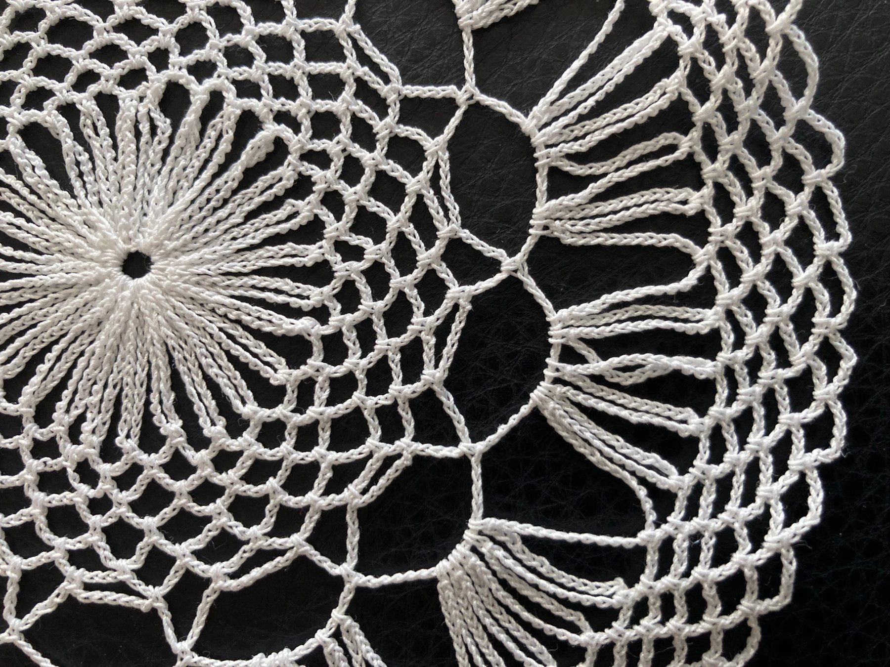 Sottobicchieri: filigranes  Spitzendeckchen  Handarbeit gehäkelt – Usato da Subingen venduto da ArtBead 2