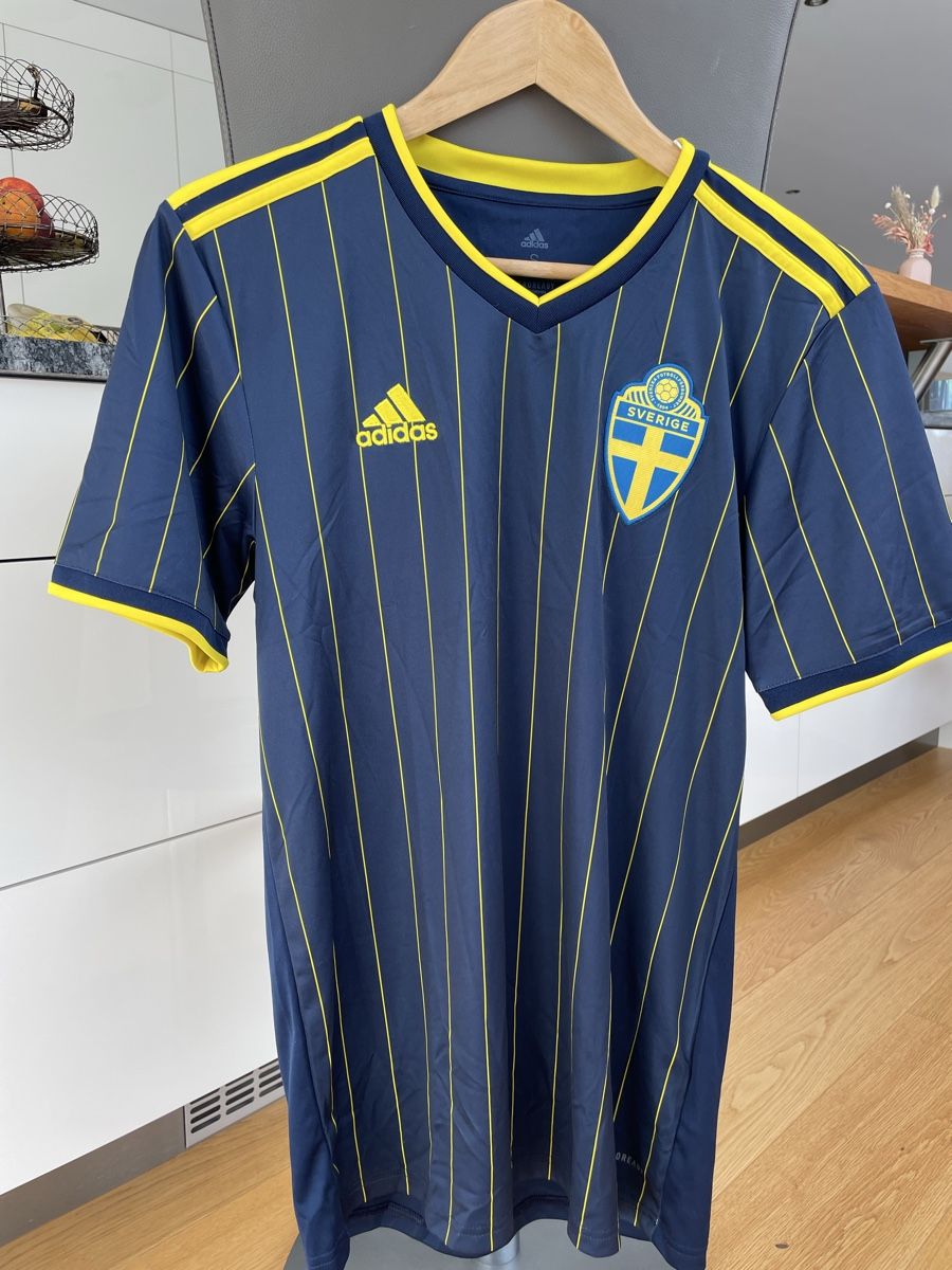 Adidas Leibchen & Hosen: Maillot Suède Taille S – Neu (gemäss Beschreibung) aus Marsens von laulauba