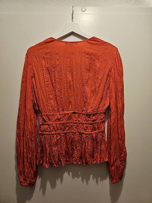 Blusen: Rote Maje Bluse - neu – Gebraucht aus Zürich von kka93 2