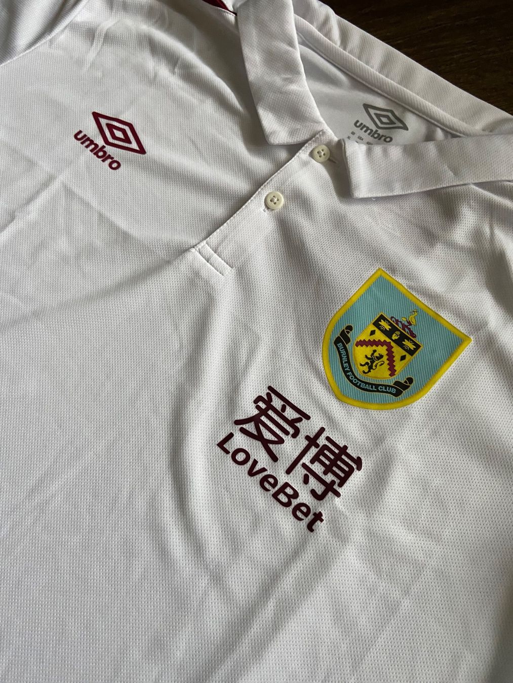 Umbro Leibchen & Hosen: FC Burnley Trikot/Polo Gr. XL – Neu (gemäss Beschreibung) aus Muttenz von bargain_hunter 1