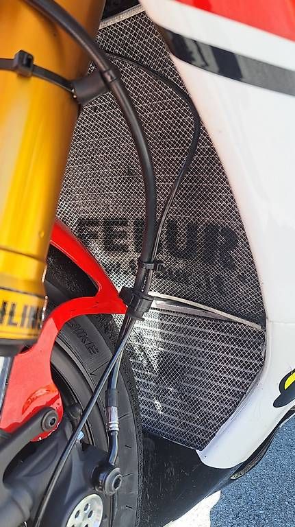 Yamaha Strada: Yamaha R1 de piste / track – Usato da St-Sulpice VD venduto da MrQ01 5
