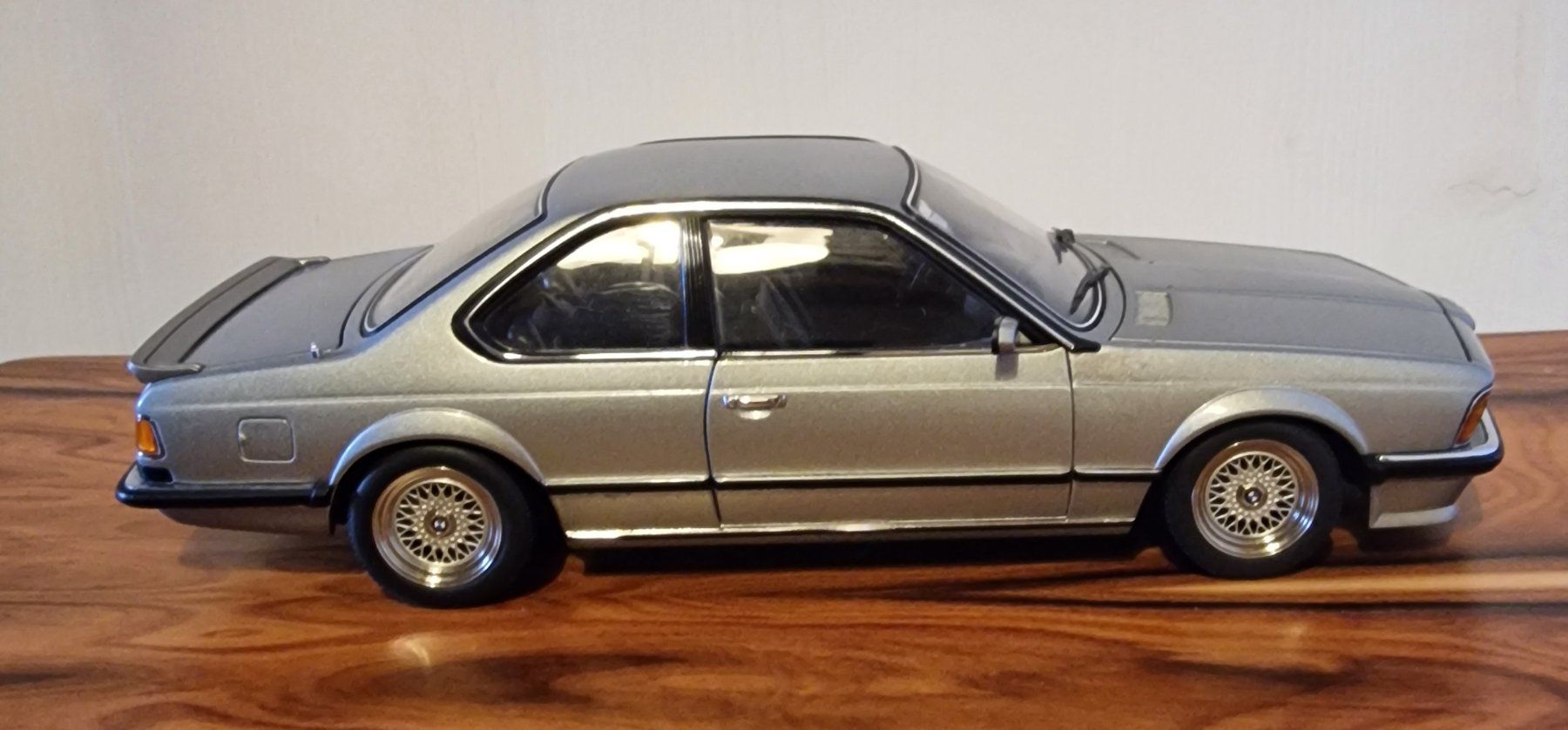 Autoart Modellini d'auto: Autoart 1:18 BMW 635 / Grau Metallic – Difettoso da Rüti b. Büren venduto da tempo50 1