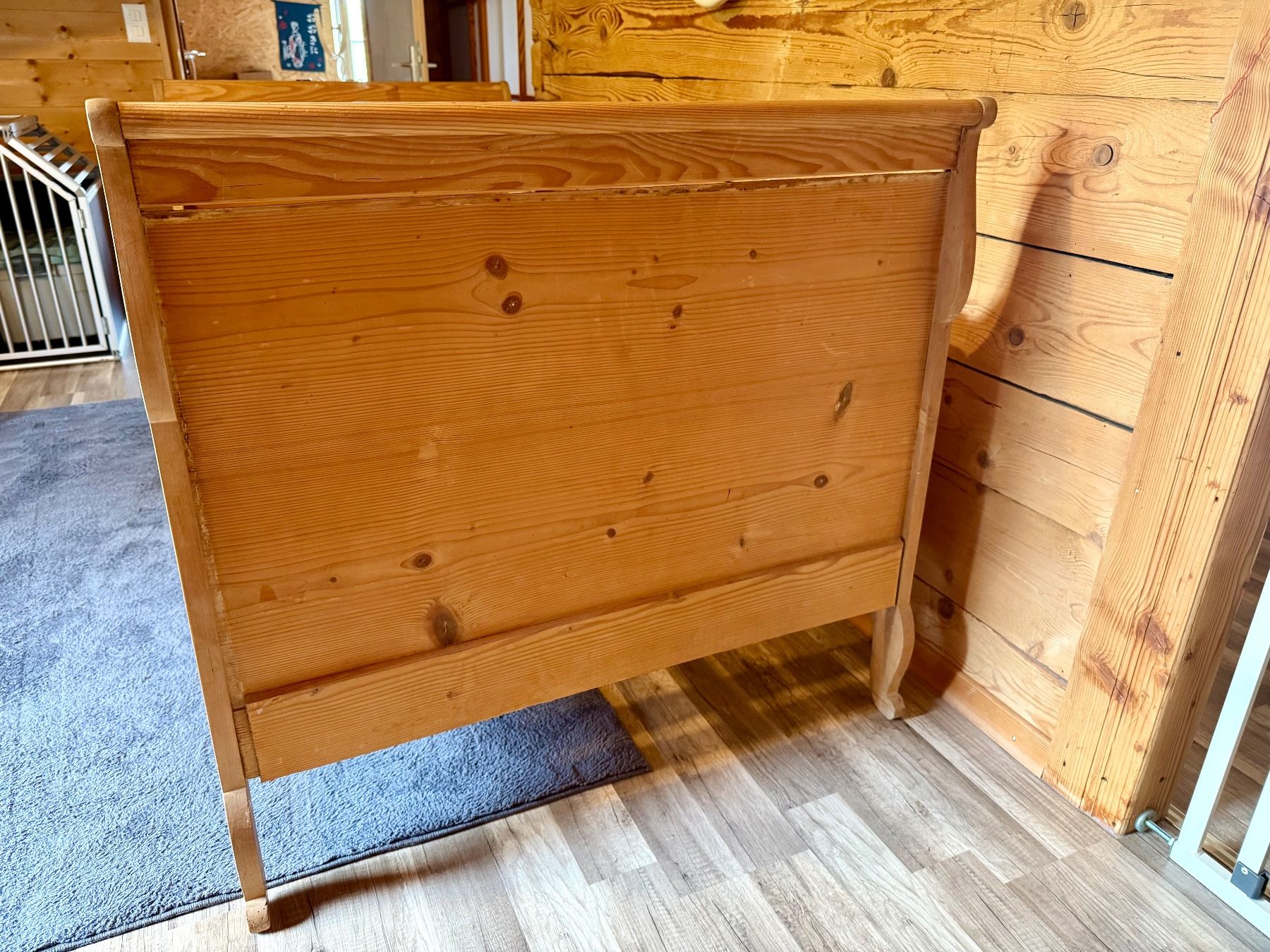 Betten: Altes Holzbett 90x200cm – Gebraucht aus Grabs von Na_Va 3