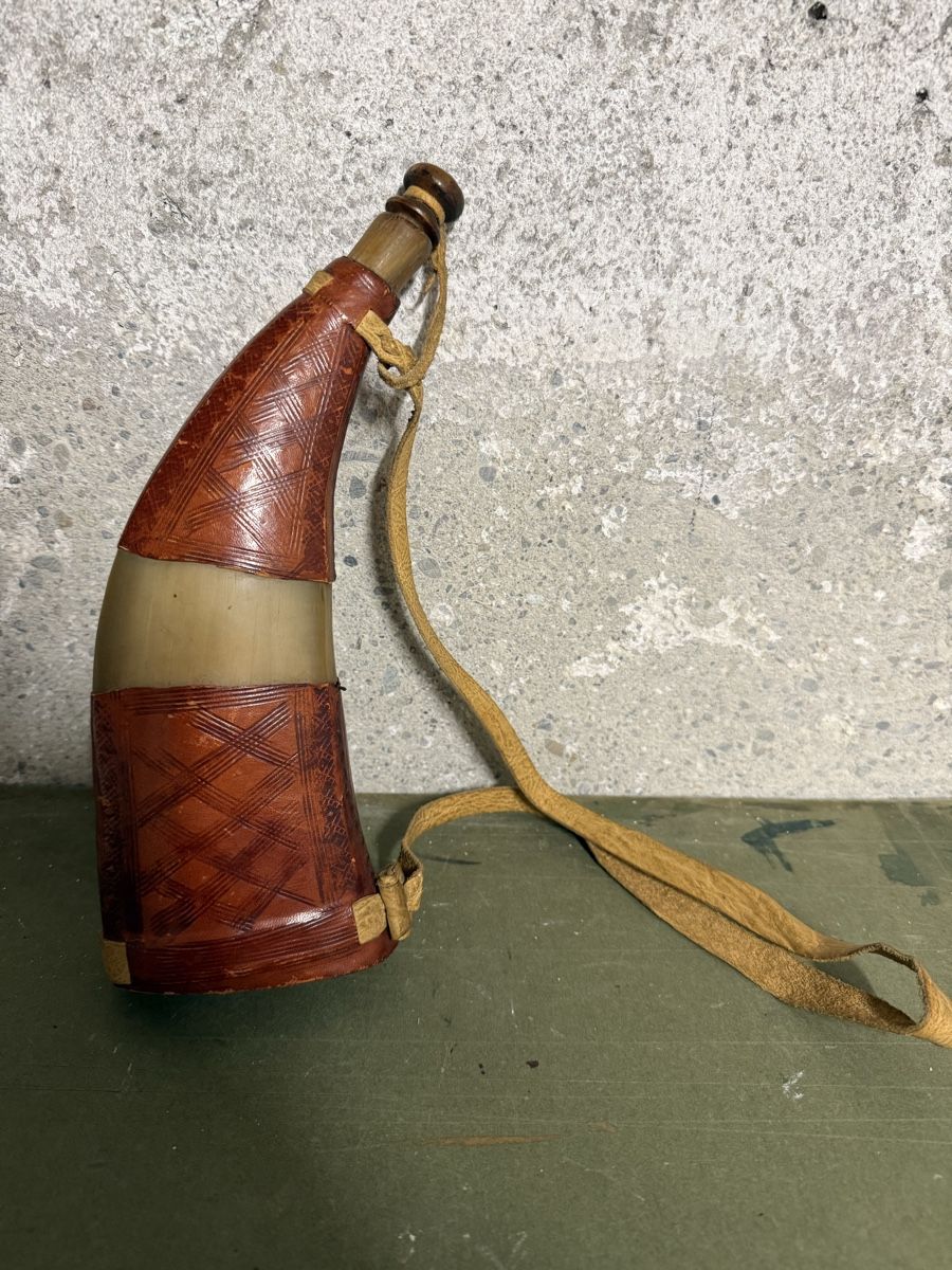 Bottiglie: Pulverhorn – Usato da Birmenstorf AG venduto da Pat_roll.