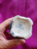 Kleine Vase Royal Dux Porzellan blau-weiss bemalt