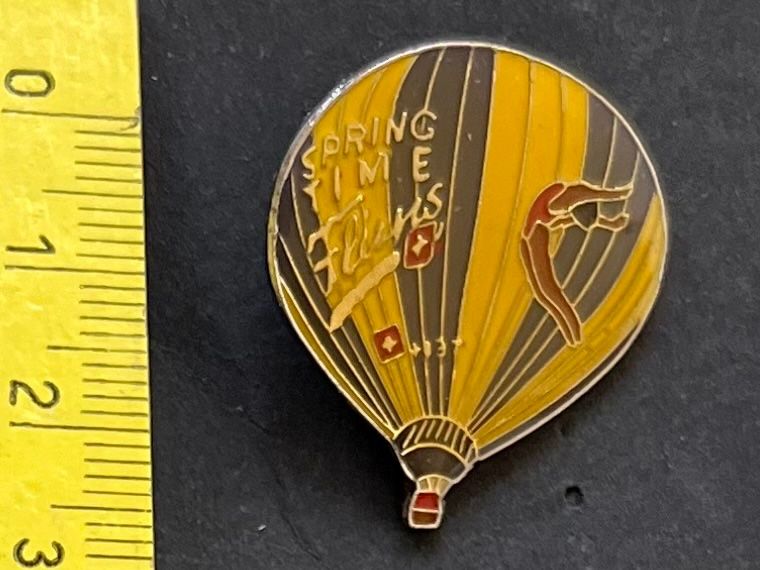 Swiss Plaquettes & Badges: Heissluftballon Spring-Time, Flims / Pin – D'occasion à Ostermundigen par DaxKarten-75