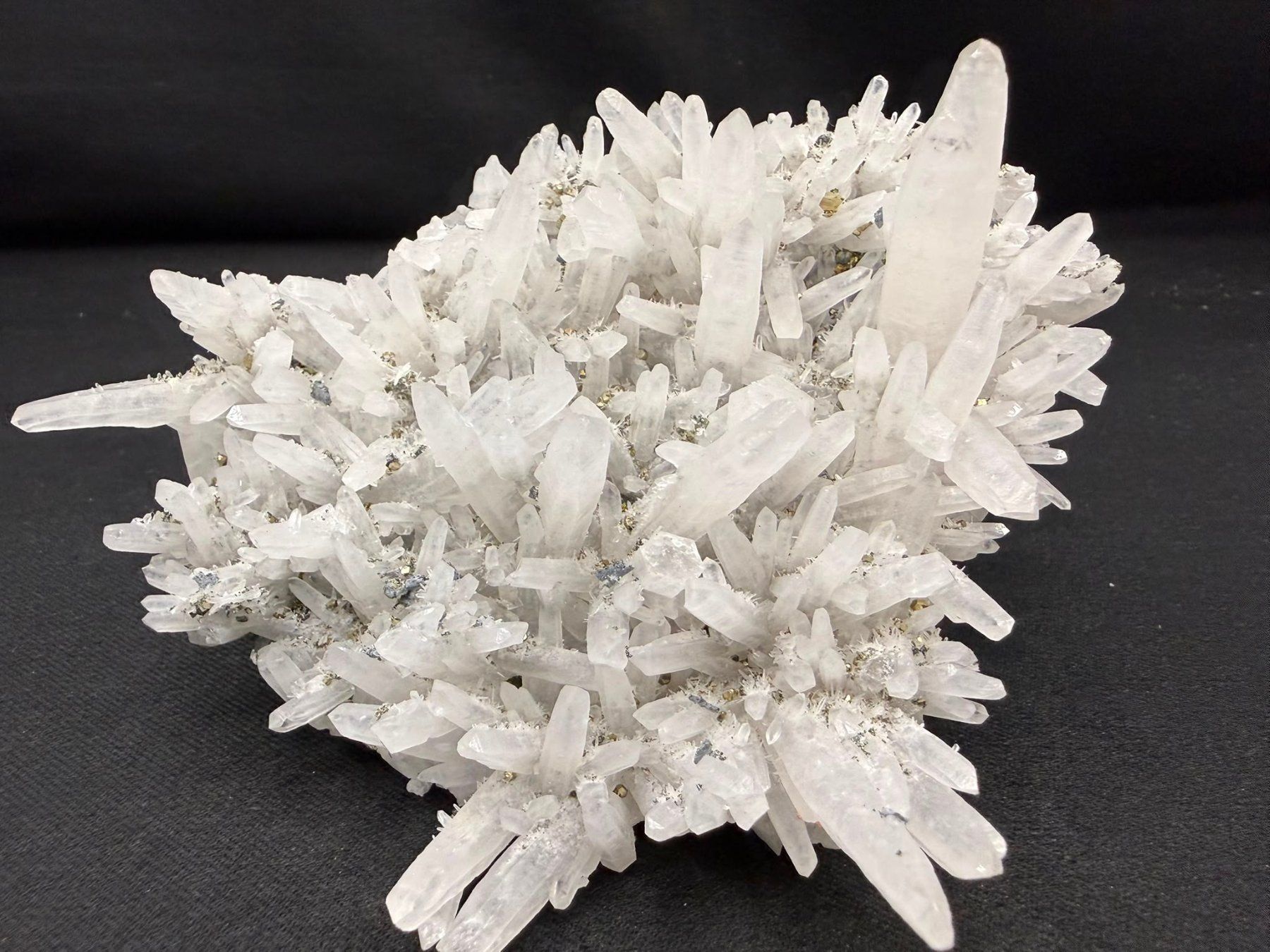 Minerali & Pietre curative: Pyrit auf Quarz – Usato da Schinznach Bad venduto da Demerald 8