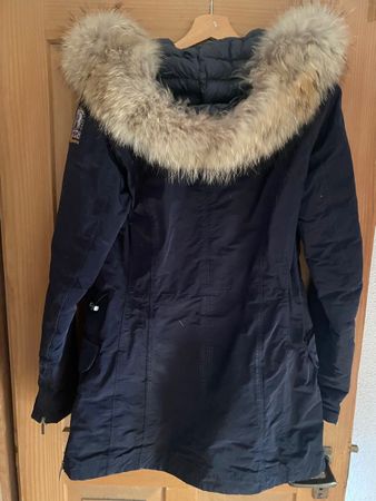 Daunenmantel von Parajumpers mit Echtfellbesatz (S)