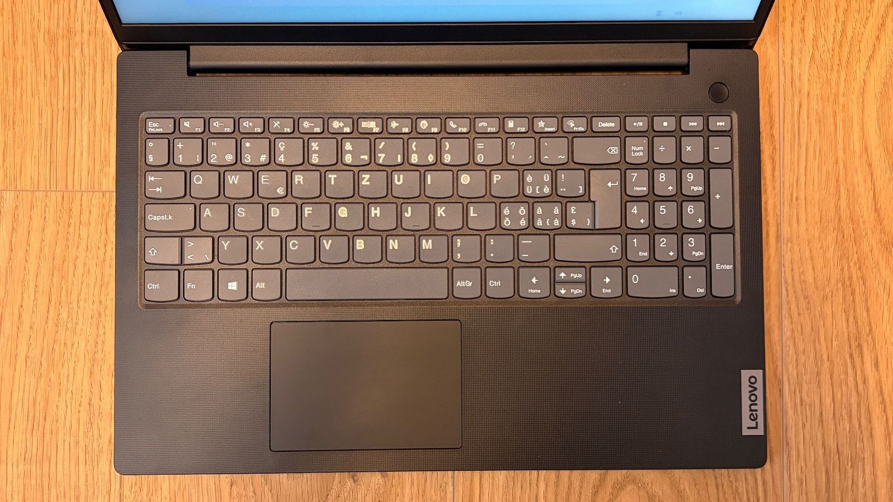 Lenovo Portables: Lenovo Notebook V15 Gen 2 – D'occasion à Wegenstetten par Ssuperior 1