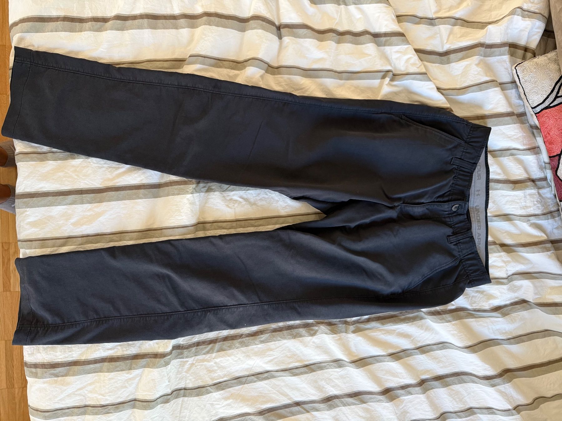 Under Armour Pantaloni: Under Armour golf pants size 30/30 black – Usato da Zürich venduto da sunnykickz