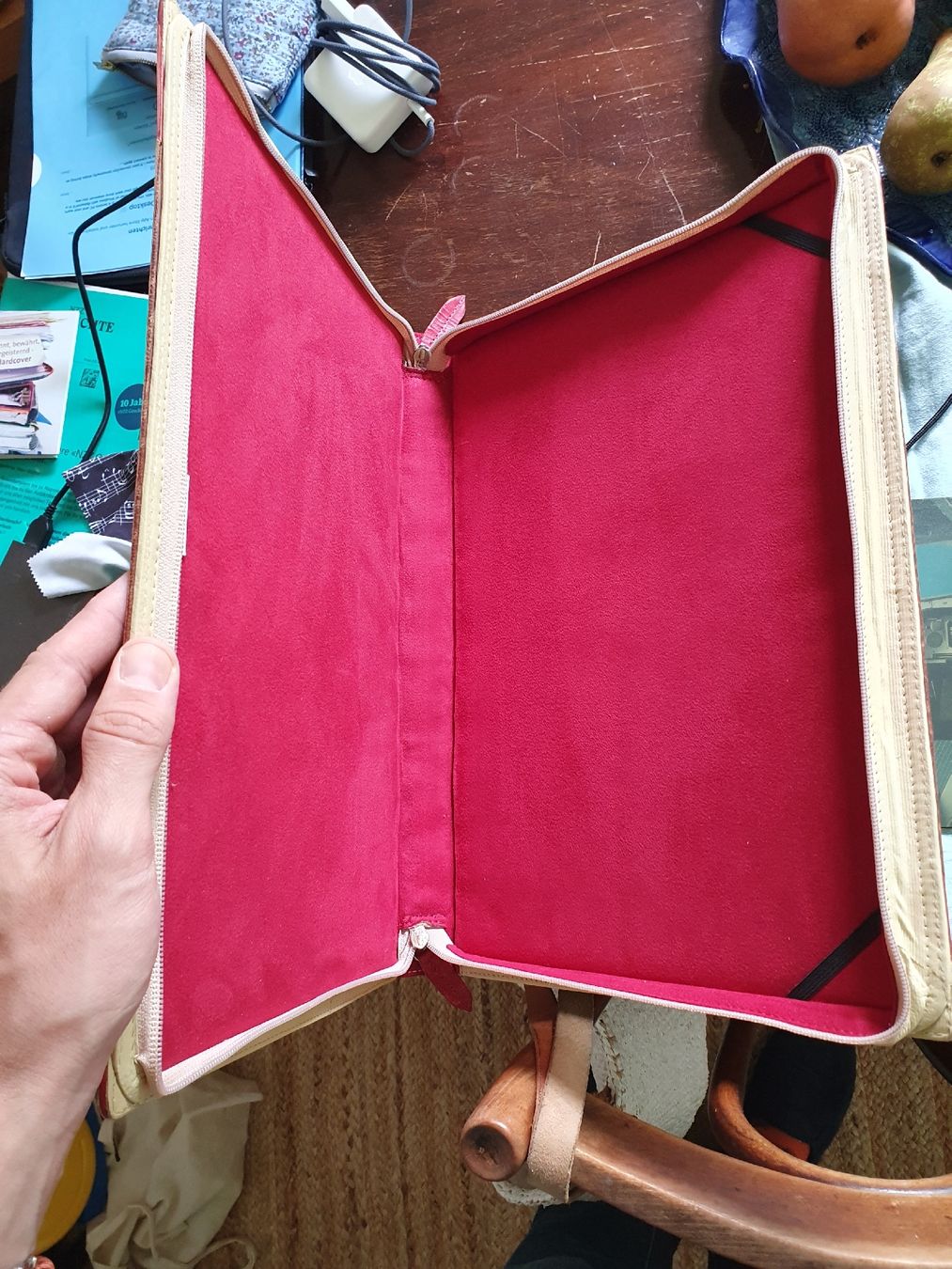 Koffer & Taschen: Fancy Laptoptasche altes Buch für Mac Book – Gebraucht aus Zürich von ceviname 2