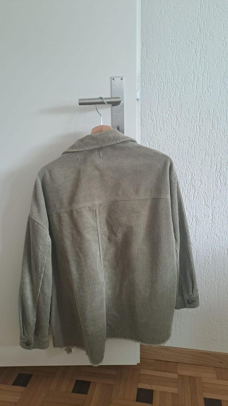 Zara Giacche: Cordhemd Zara Oversize Khaki Grösse M – Usato da Winterthur venduto da cor_9m7q 1