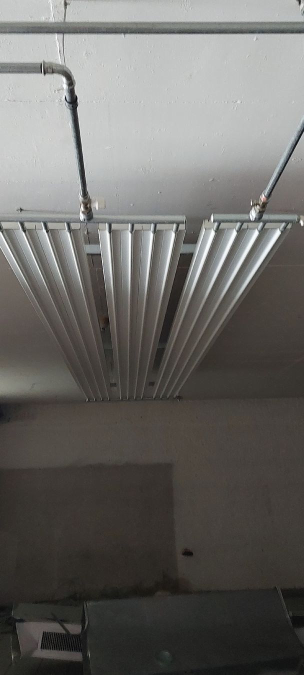 Zehnder Radiatori: 2x Deckenstrahlplatten 3 Elemente a 5 m – Usato da Stans venduto da Ruthli56 1