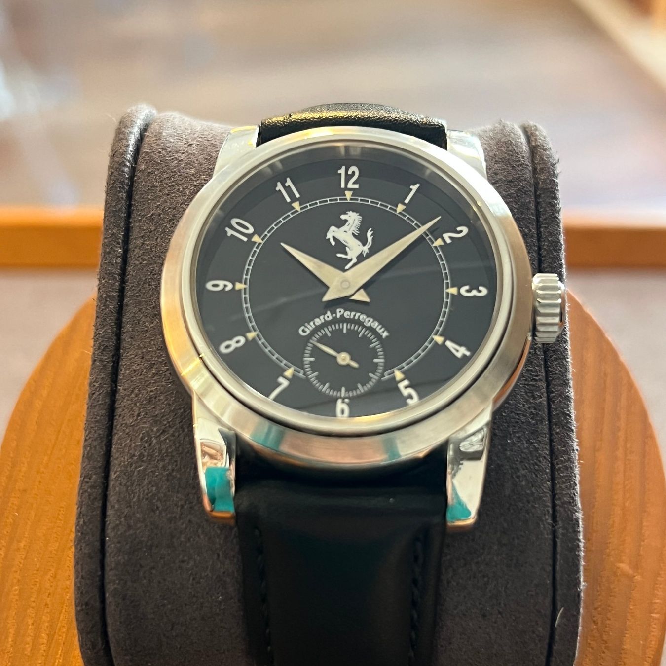 Girard-Perregaux Orologi: Girard-Perregaux Ferrari Black Dial Automatic 8030 – Usato da Carouge GE venduto da Watchaser