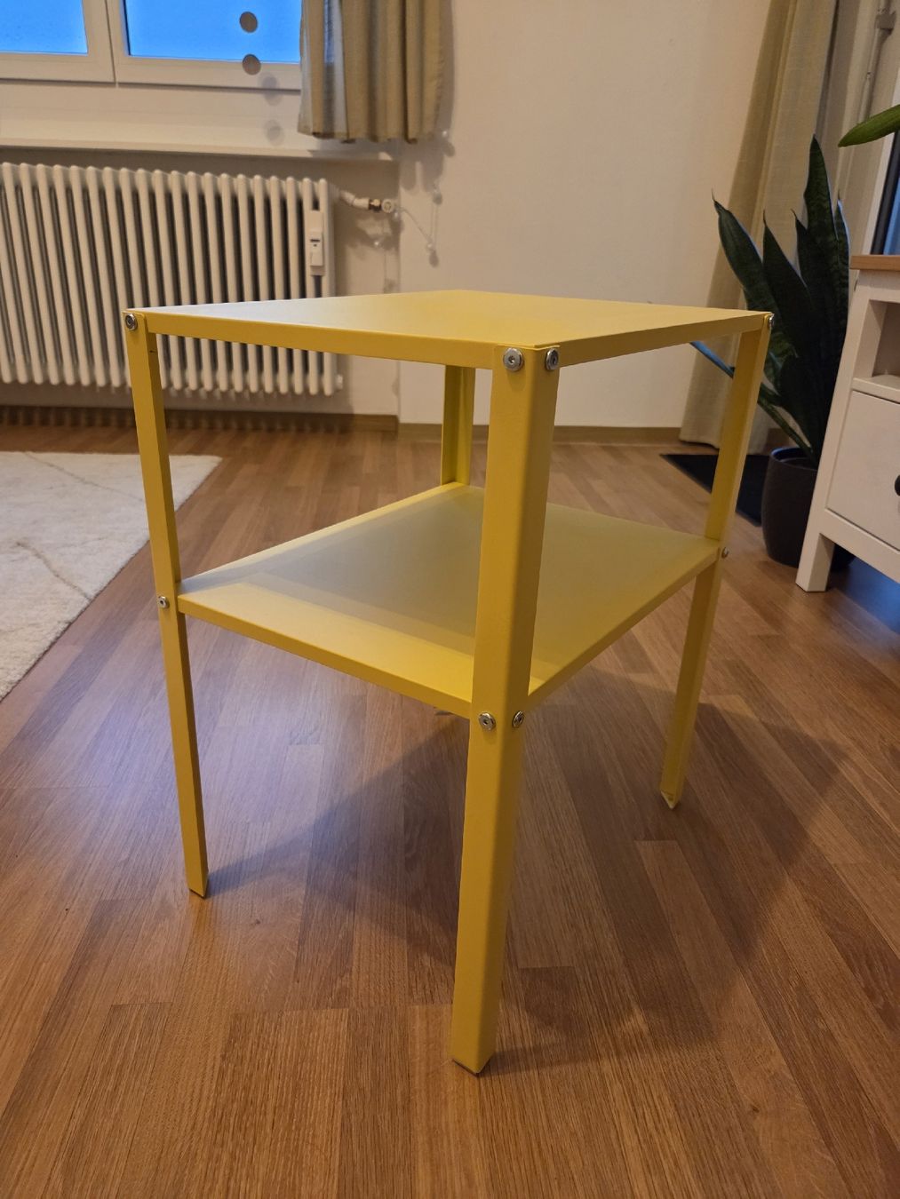 Ikea Comodini: Tavolino/comodino giallo IKEA - KNARREVIK – Usato da Breganzona venduto da Skiley99
