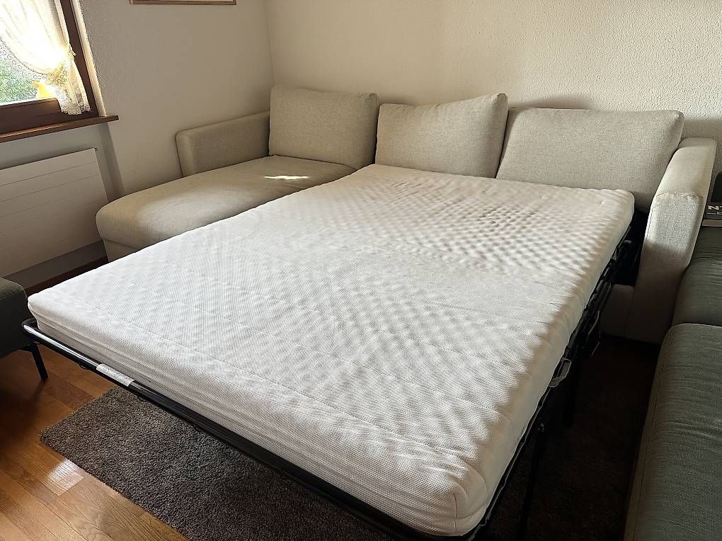 Sofas: 3er Bettsofa mit Réclamiere – D'occasion à Urswil par Mari-Jane 1