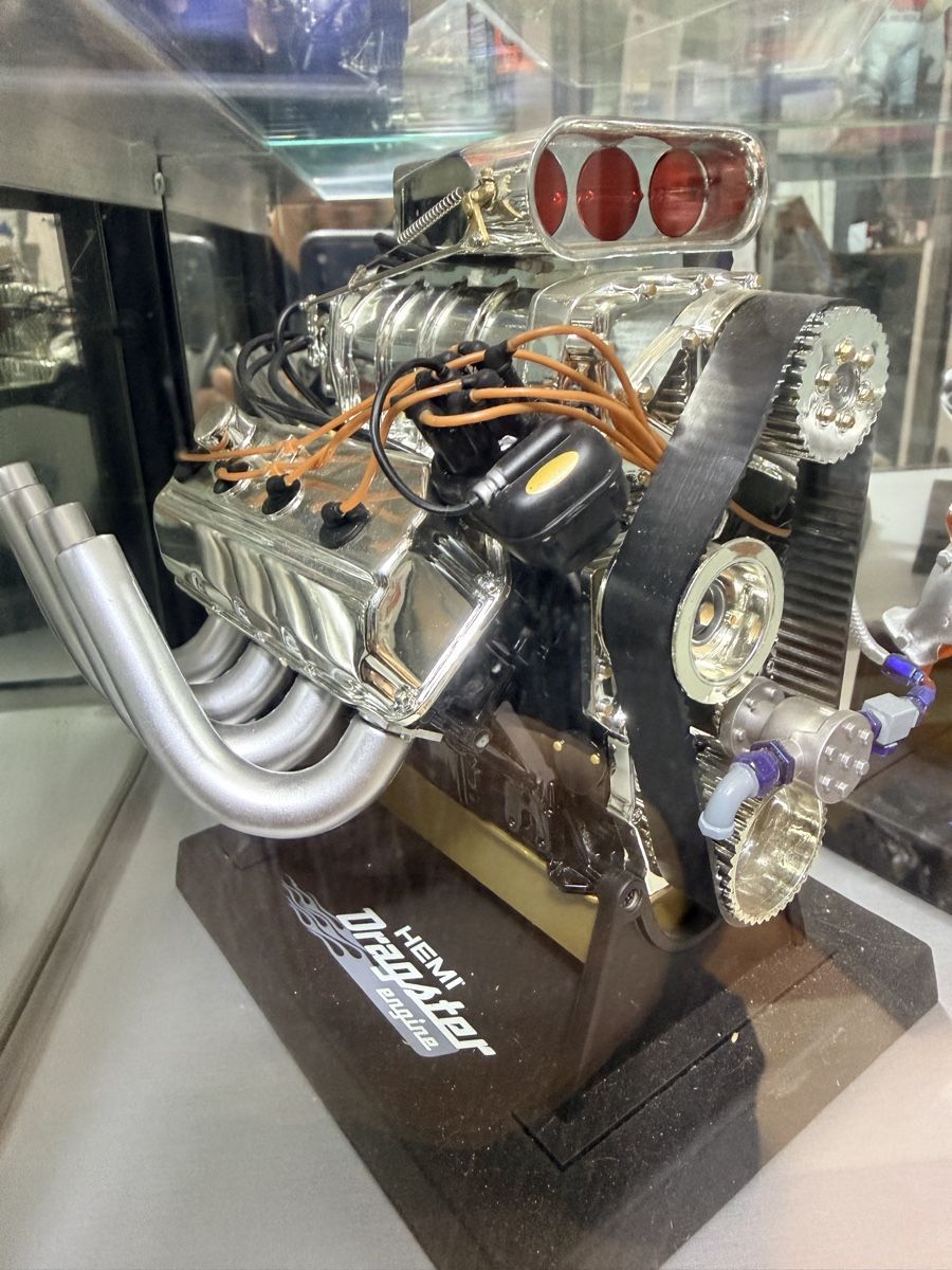 Kits de montage: Hemi Mopar Dodge Motor Modell – Neuf avec emballage d'origine à AARBURG par cheapstuff