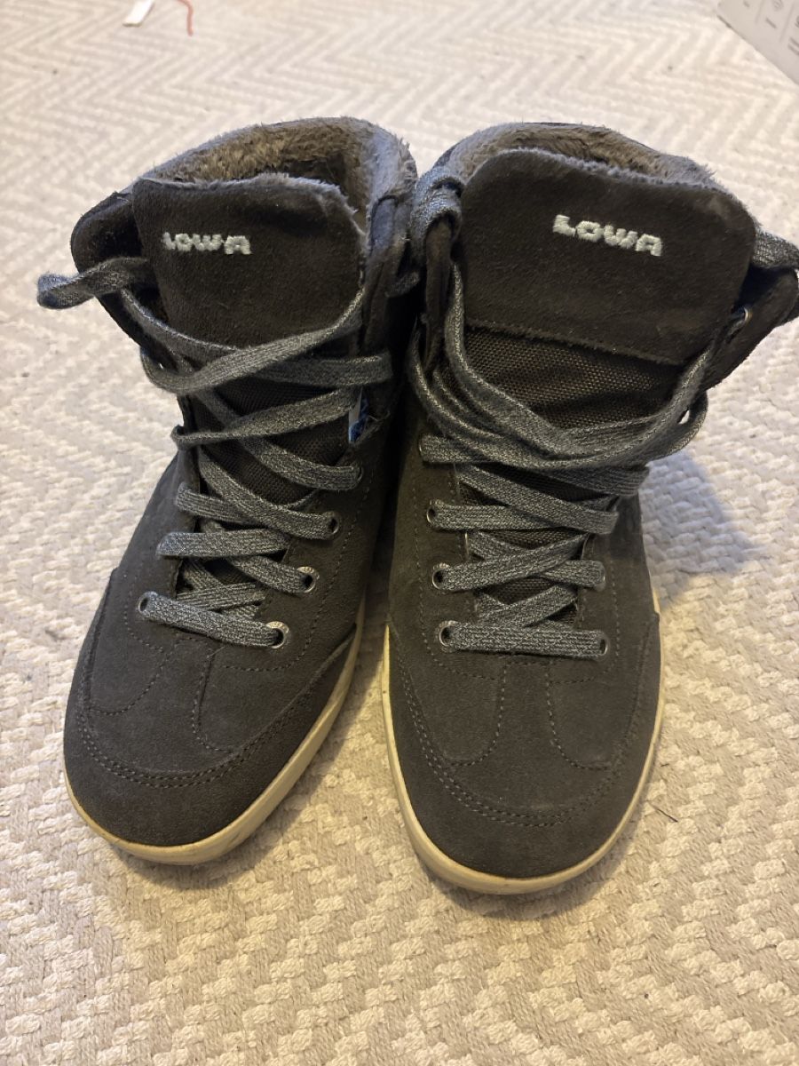 Lowa Scarpe da uomo: Warme Lowa Winterschuhe 35.5 – Usato da Zürich venduto da K.St.