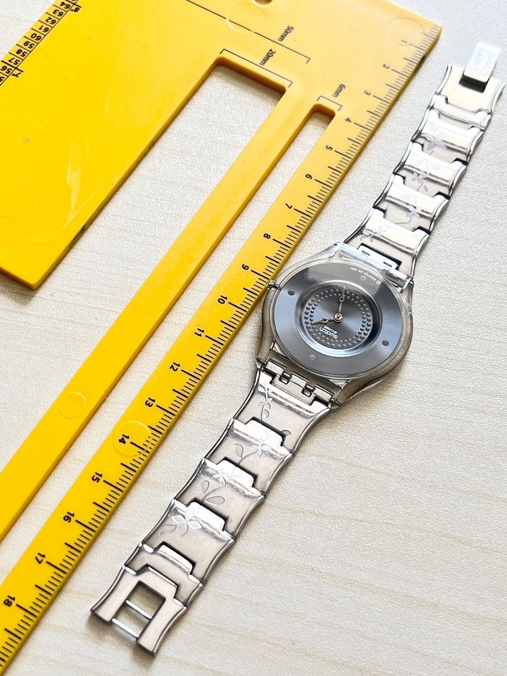 Swatch Orologi: Swatch Damenuhr, silberfarben, Blumendesign – Usato da Grenchen venduto da chththl 9