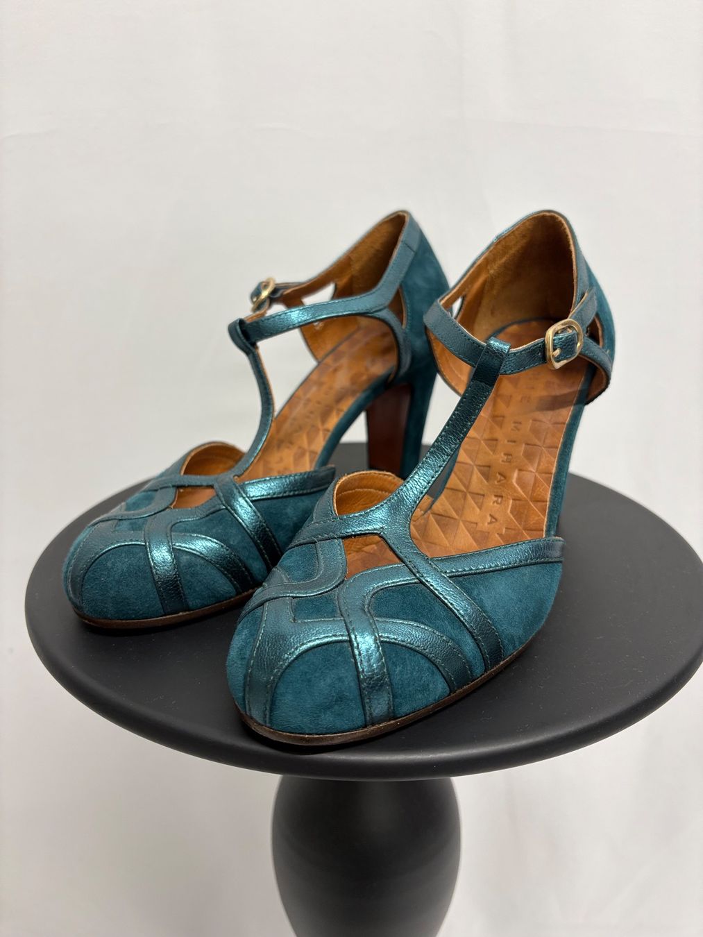 Chie Mihara Scarpe da donna: Chie Mihara Pumps Leder petrol 37 T-Strap Blockabsatz – Nuovo (secondo la descrizione) da Regensdorf venduto da secondchancefashion 2