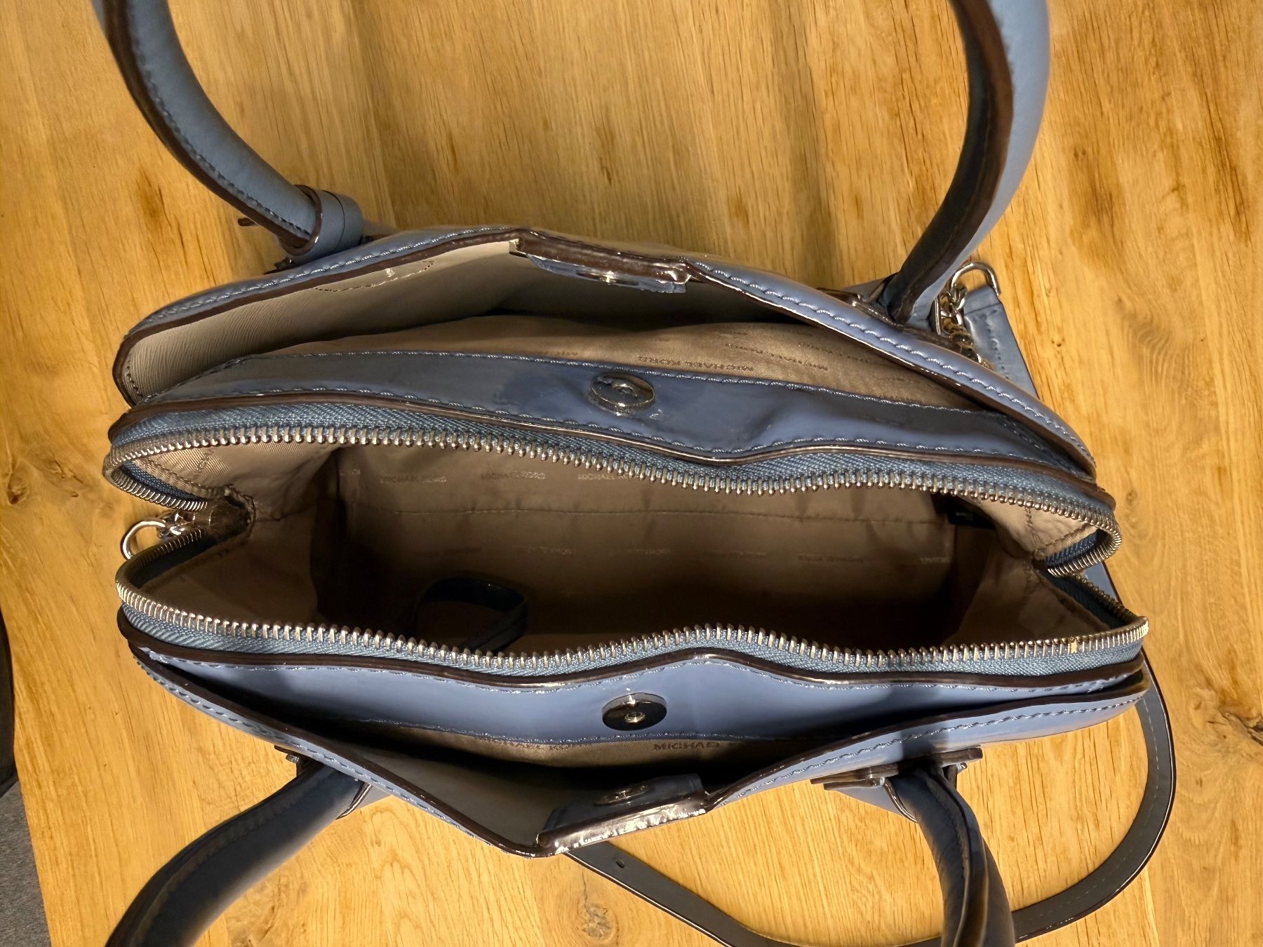 Michael Kors Taschen für Damen: Michael Kors Tasche Hellblau – Gebraucht aus Ellikon an der Thur von jana-sch 3