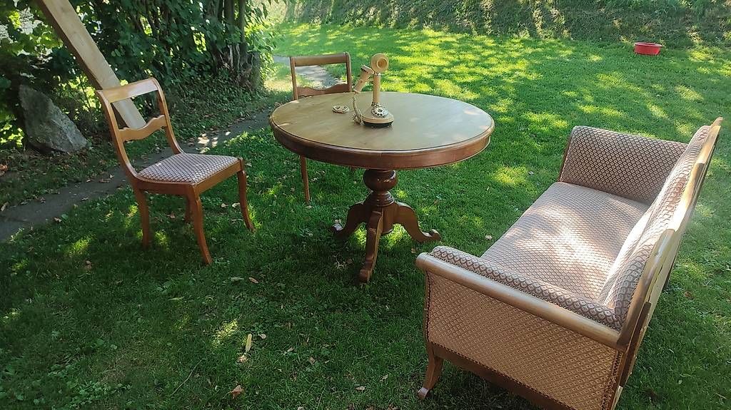 Set di tavolo e panche: Antike tisch, stühle, sofa set – Usato da niederhünigen venduto da Voupfoste 4
