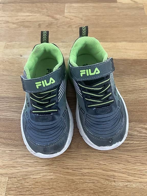 Scarpe per ragazzi: Turnschuhe in Grösse 25 – Usato da Thalwil venduto da manuela_balett