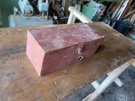 Traktor Kiste Behälter Blech für Werkzeug Batterie usw.