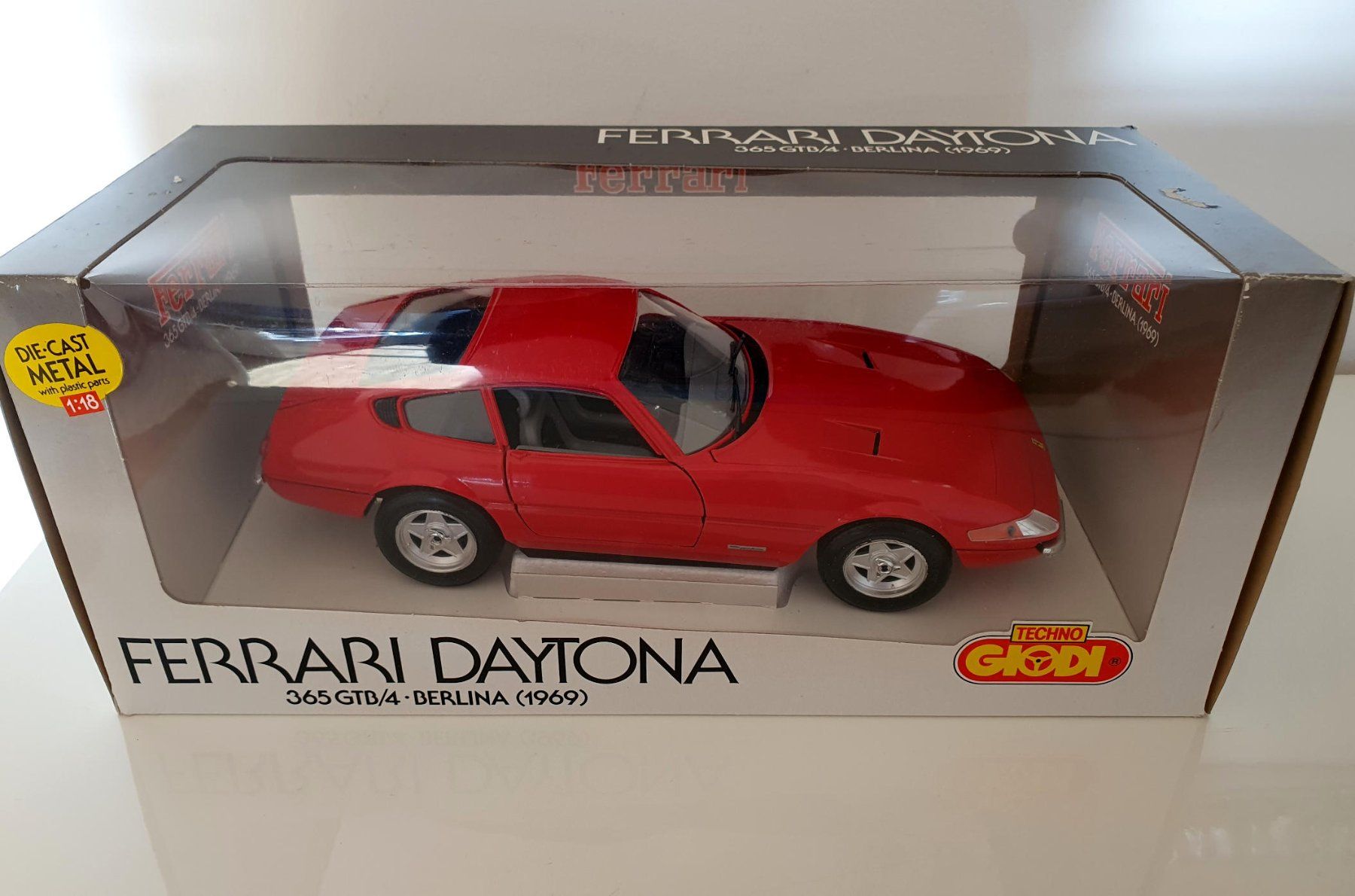 Ferrari Modellini d'auto: Ferrari Daytona 365 GTB/4 – Nuovo e nell'imballaggio originale da Fribourg venduto da diecast-models