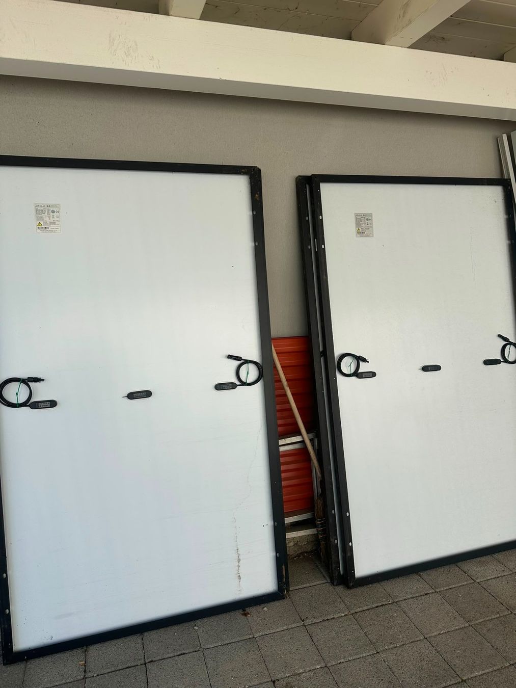 Inverter: Solaranlage Mit 4 Solarpanels und 1Phasen Wechselrichter – Nuovo (secondo la descrizione) da Zug venduto da Gliss