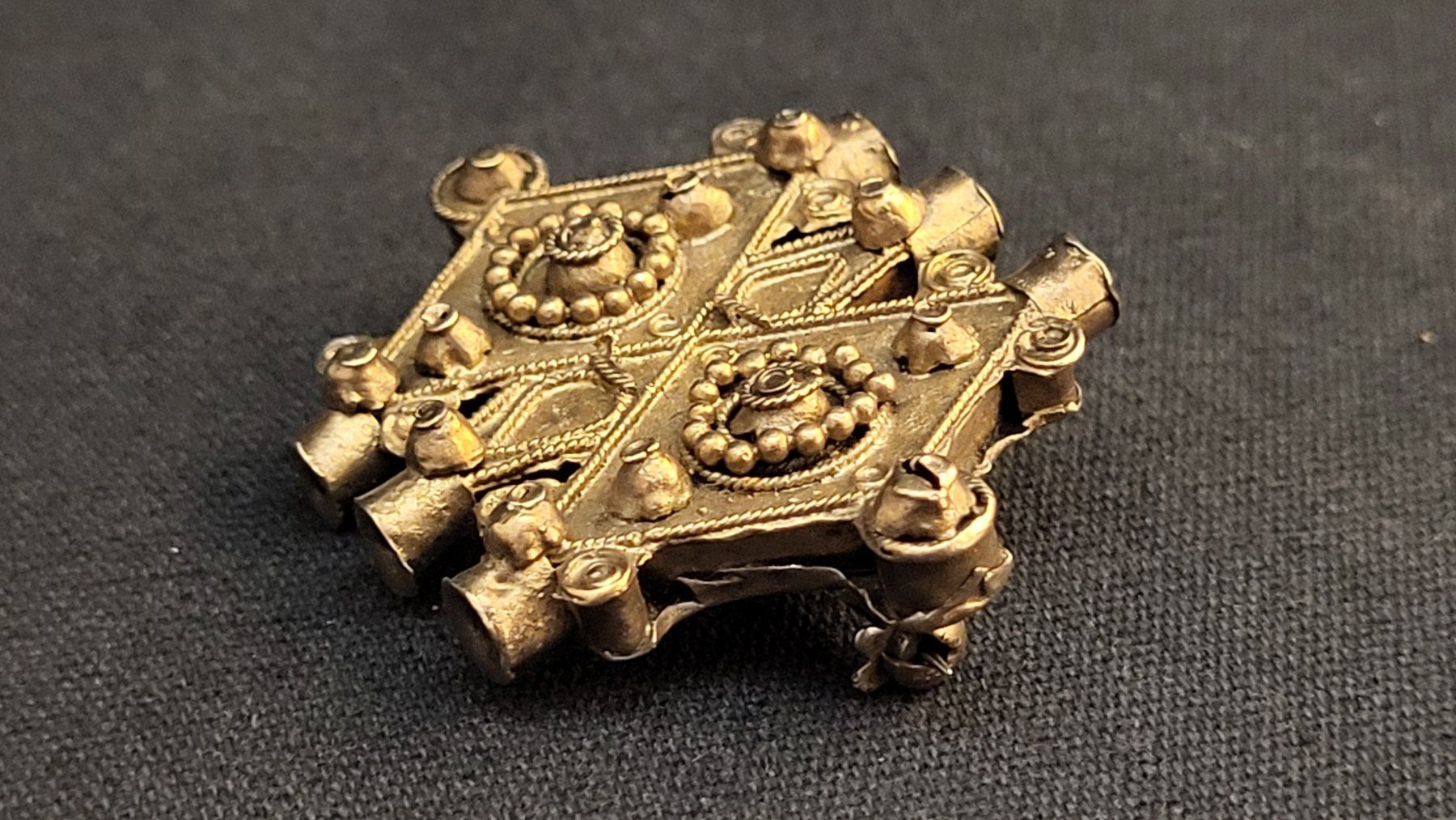 Broches & Aiguilles: Antike Brosche – D'occasion à Basel par spinne02