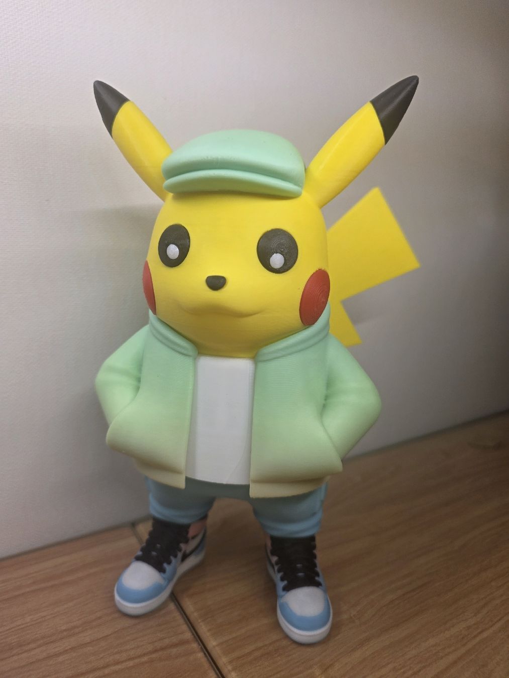 Pokémon Carte collezionabili: Pikachu Street Style 21 cm – Nuovo (secondo la descrizione) da Figino venduto da dif_2gsf 1
