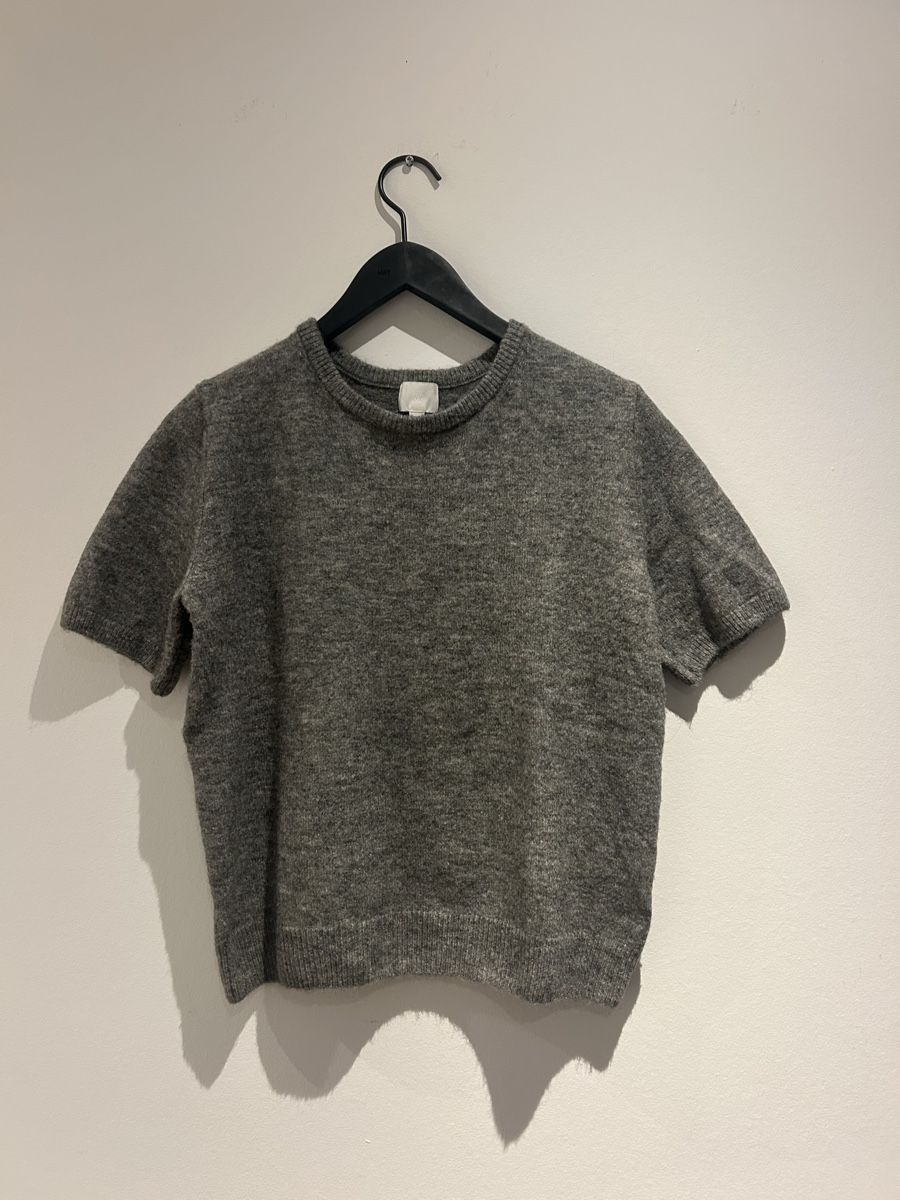 H&M T-shirt: H&M Strick-Shirt – Usato da Aeugst am Albis venduto da schatzkistee